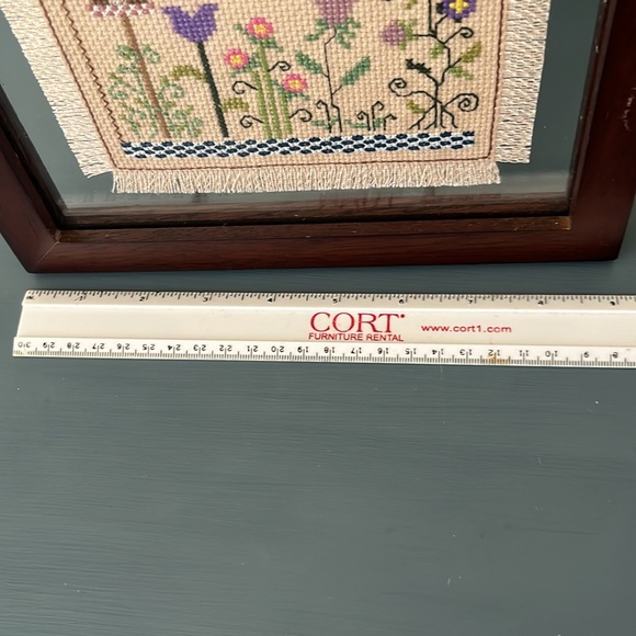 Cross-stitch in floating frame - Picture 6 of 8